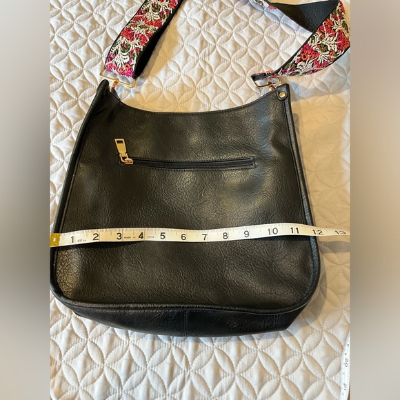 Cross body bag with guitar strap - vegan - Picture 9 of 12